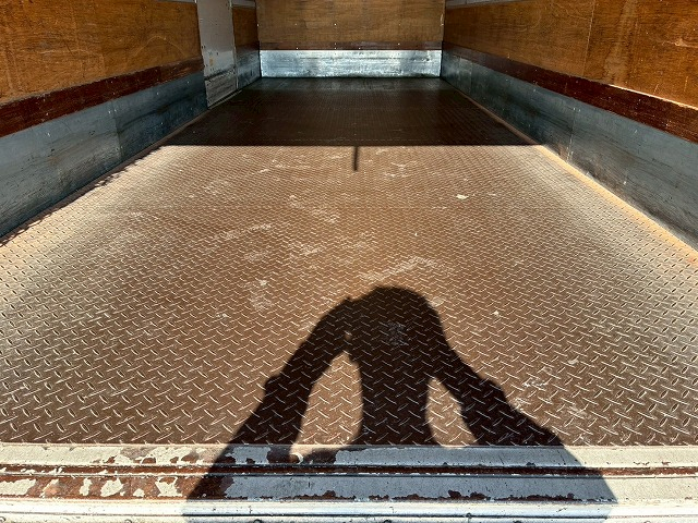 ショートキャブベッドレス6200標準幅日本フルハーフ|中古トラックの販売・買取・査定のアイナビ