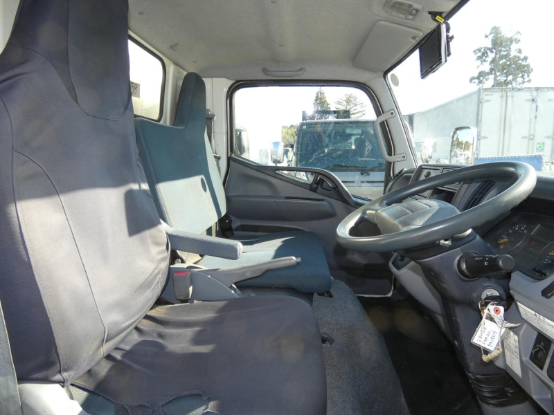 H27 2トン オートマ　アルミバン 251138|中古トラックの販売・買取・査定のアイナビ