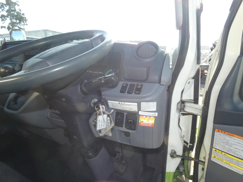 H27 2トン オートマ　アルミバン 251138|中古トラックの販売・買取・査定のアイナビ