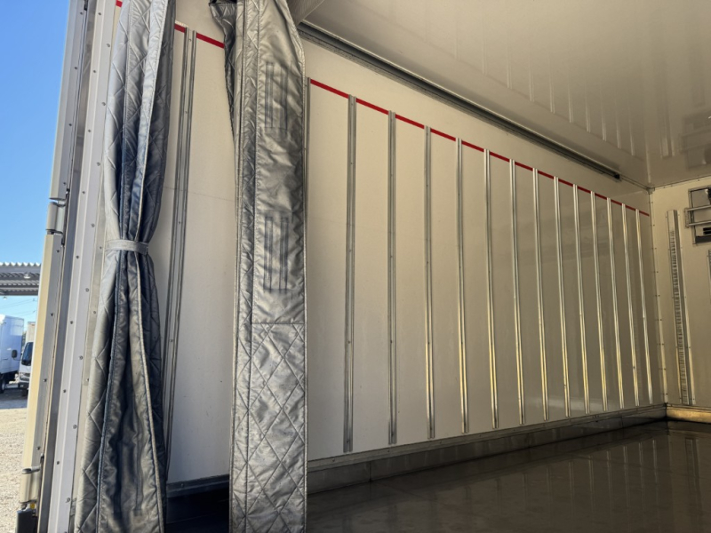 冷蔵冷凍車ワイドロング東プレ中温仕様|中古トラックの販売・買取・査定のアイナビ