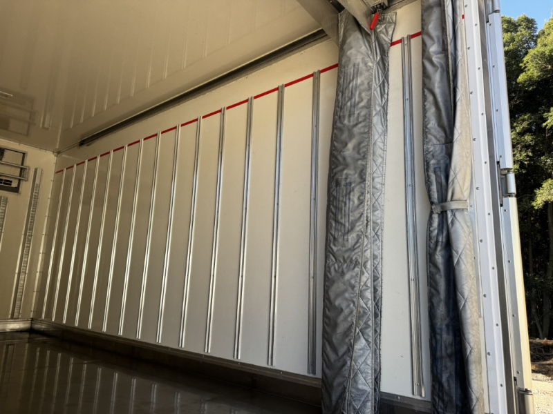 冷蔵冷凍車ワイドロング東プレ中温仕様|中古トラックの販売・買取・査定のアイナビ