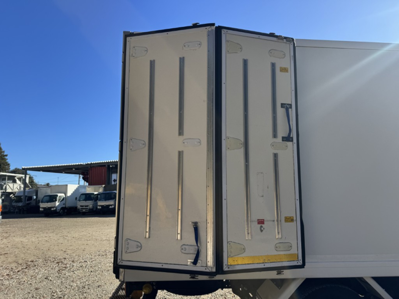 冷蔵冷凍車ワイドロング東プレ中温仕様|中古トラックの販売・買取・査定のアイナビ