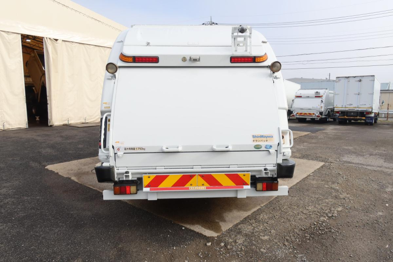 プレス式パッカー車 新明和製8.2立米 積載1750kg|中古トラックの販売・買取・査定のアイナビ