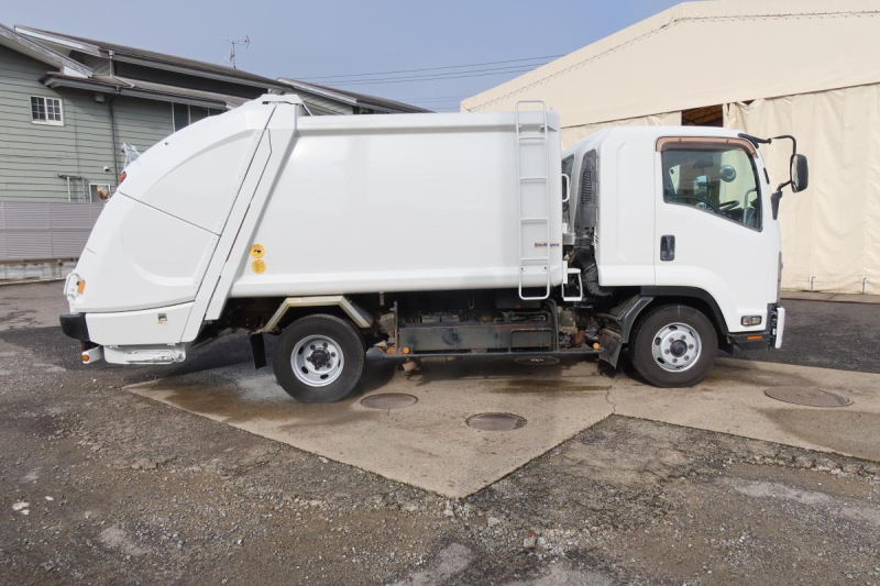 プレス式パッカー車 新明和製8.2立米 積載1750kg|中古トラックの販売・買取・査定のアイナビ