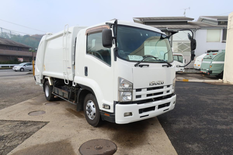 プレス式パッカー車 新明和製8.2立米 積載1750kg|中古トラックの販売・買取・査定のアイナビ