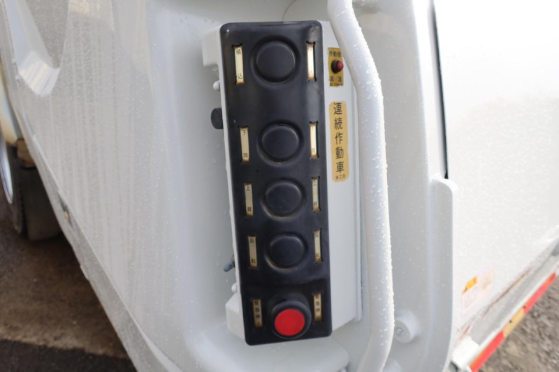 プレス式パッカー車 新明和製8.2立米 積載1750kg|中古トラックの販売・買取・査定のアイナビ