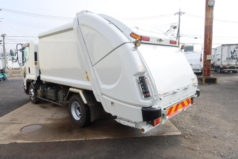 プレス式パッカー車 新明和製8.2立米 積載1750kg|中古トラックの販売・買取・査定のアイナビ