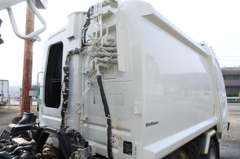 プレス式パッカー車 新明和製8.2立米 積載1750kg|中古トラックの販売・買取・査定のアイナビ