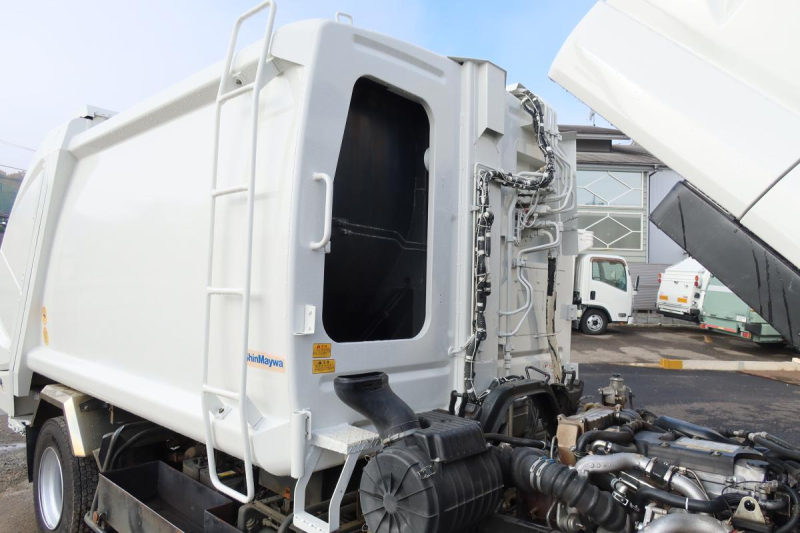 プレス式パッカー車 新明和製8.2立米 積載1750kg|中古トラックの販売・買取・査定のアイナビ