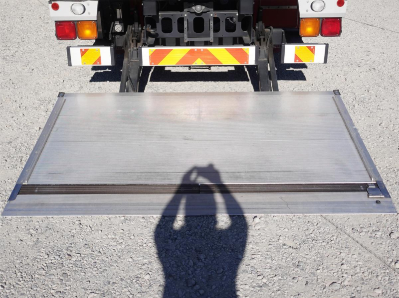 積載3250kg跳上パワーゲート1tアルミバン|中古トラックの販売・買取・査定のアイナビ