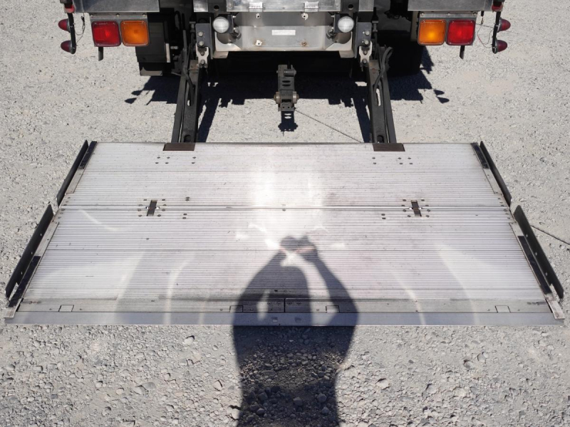 低温冷蔵冷凍格納パワーゲート1t大型|中古トラックの販売・買取・査定のアイナビ