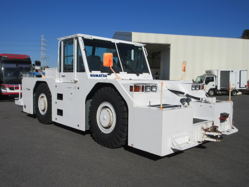 大型航空機牽引車 トーイングカー コマツ製 WT500|中古トラックの販売・買取・査定のアイナビ
