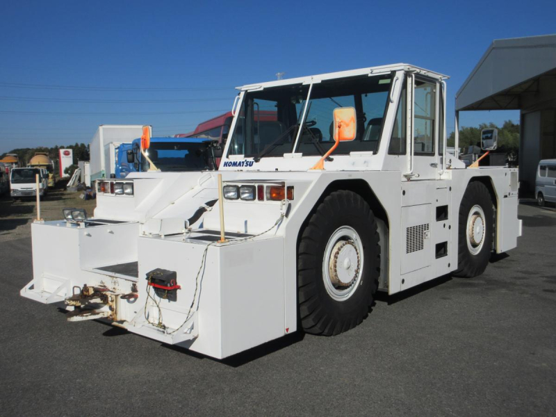 大型航空機牽引車 トーイングカー コマツ製 WT500|中古トラックの販売・買取・査定のアイナビ