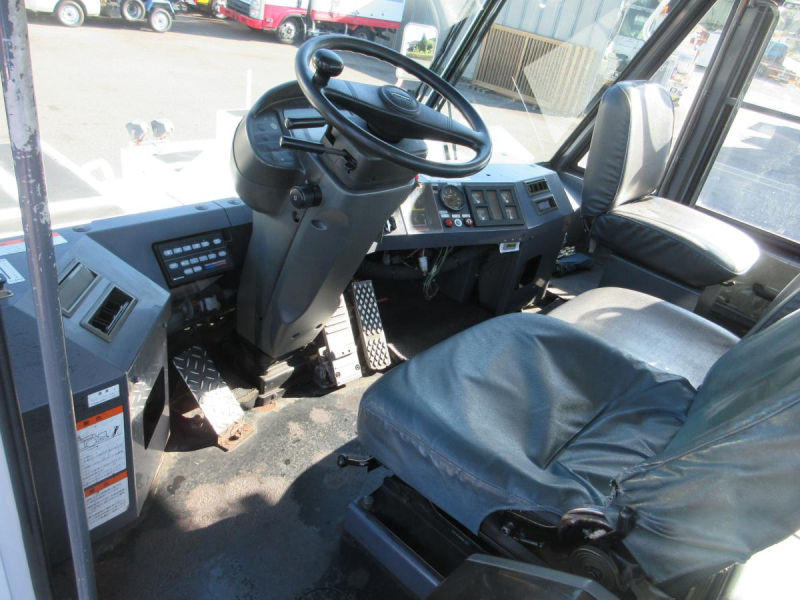 大型航空機牽引車 トーイングカー コマツ製 WT500|中古トラックの販売・買取・査定のアイナビ