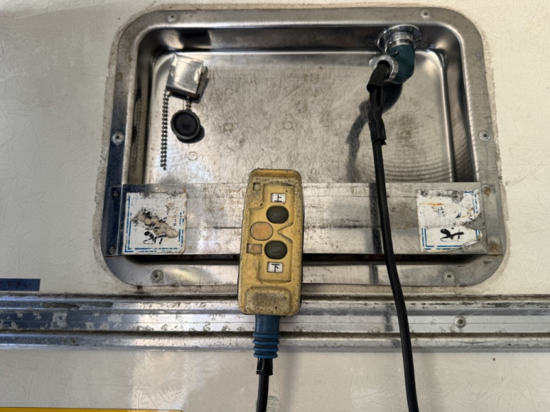 ワイドロング菱重低温スタンバイパワーゲート検付|中古トラックの販売・買取・査定のアイナビ