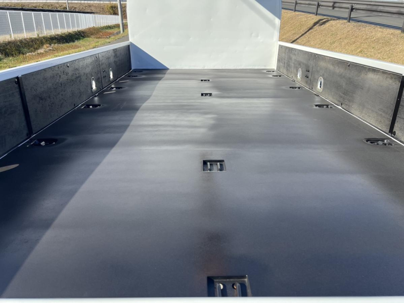 平成28年キャンター4段クレーンラジコン付差し違いMT5|中古トラックの販売・買取・査定のアイナビ