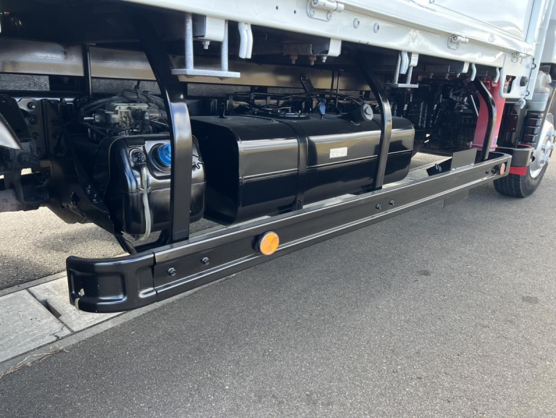 平成28年キャンター4段クレーンラジコン付差し違いMT5|中古トラックの販売・買取・査定のアイナビ