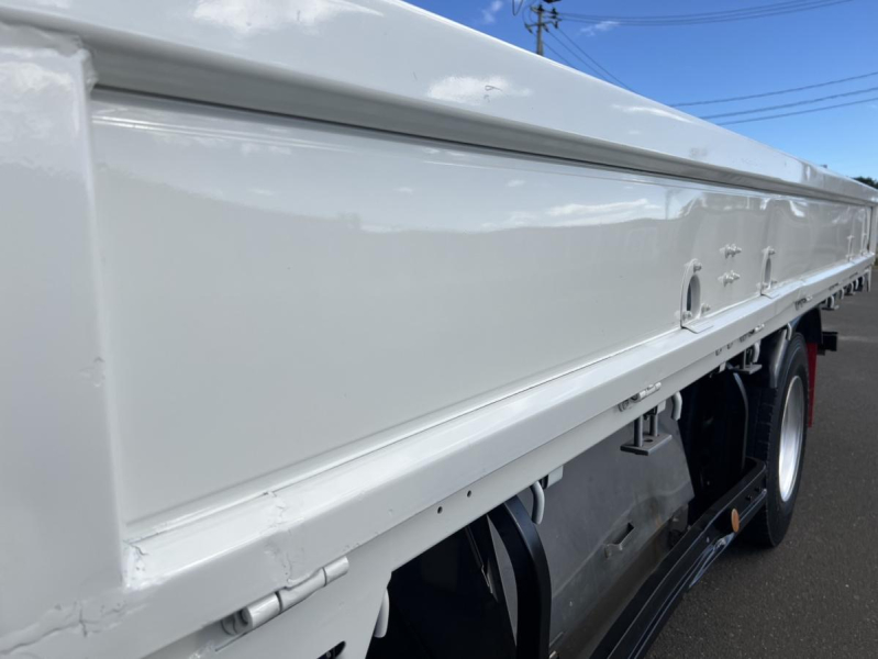 平成28年キャンター4段クレーンラジコン付差し違いMT5|中古トラックの販売・買取・査定のアイナビ