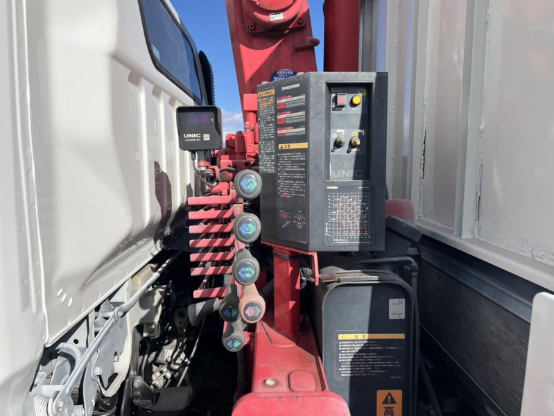 平成28年キャンター4段クレーンラジコン付差し違いMT5|中古トラックの販売・買取・査定のアイナビ