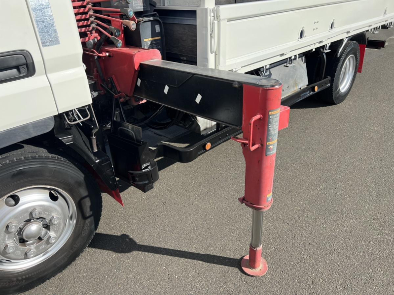 平成28年キャンター4段クレーンラジコン付差し違いMT5|中古トラックの販売・買取・査定のアイナビ