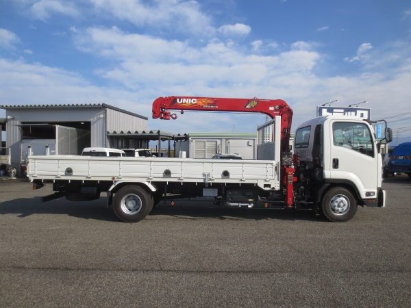 いすゞフォワード4段ラジコンクレーン付|中古トラックの販売・買取・査定のアイナビ