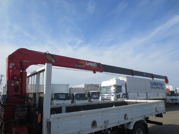 いすゞフォワード4段ラジコンクレーン付|中古トラックの販売・買取・査定のアイナビ