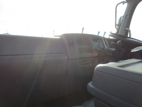 いすゞフォワード4段ラジコンクレーン付|中古トラックの販売・買取・査定のアイナビ