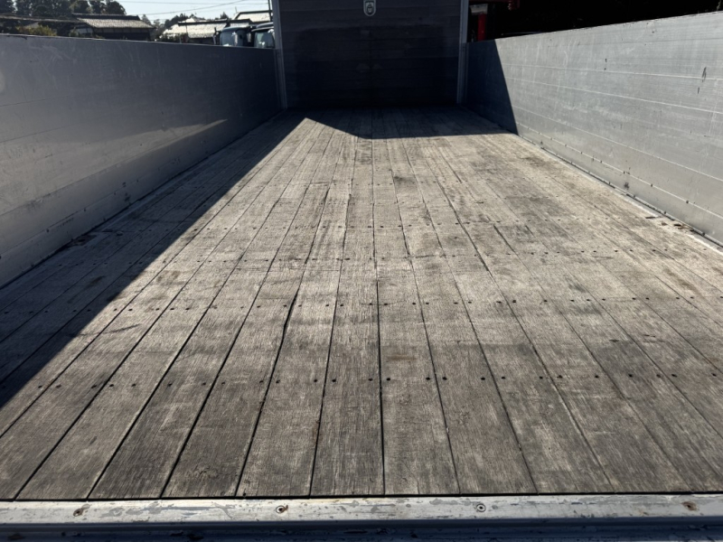 平ボディーベッド付造りボデー6.2m車検付|中古トラックの販売・買取・査定のアイナビ