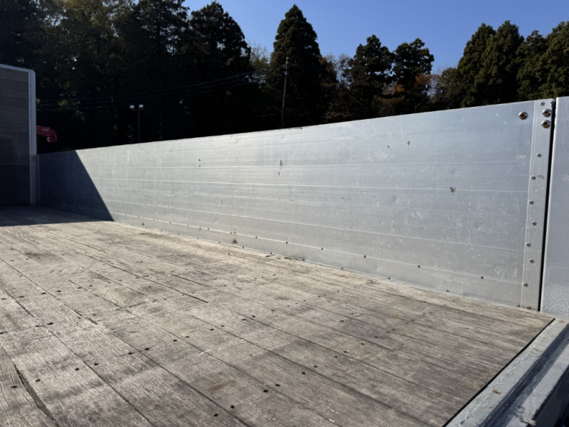 平ボディーベッド付造りボデー6.2m車検付|中古トラックの販売・買取・査定のアイナビ