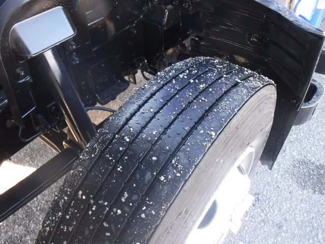 H18エルフワイドロング4段クレーンラジコン3.95t積載|中古トラックの販売・買取・査定のアイナビ