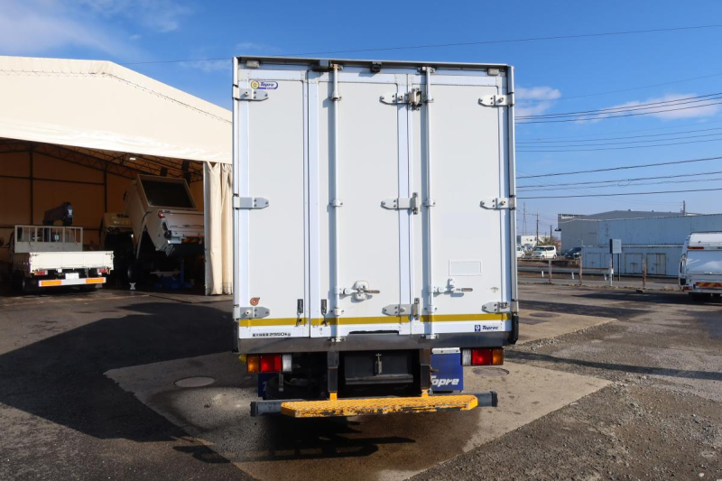 ワイド幅 冷蔵冷凍車 東プレ-5℃  AT車|中古トラックの販売・買取・査定のアイナビ