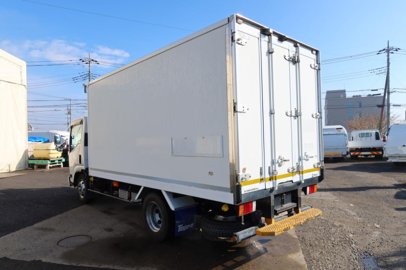 ワイド幅 冷蔵冷凍車 東プレ-5℃  AT車|中古トラックの販売・買取・査定のアイナビ