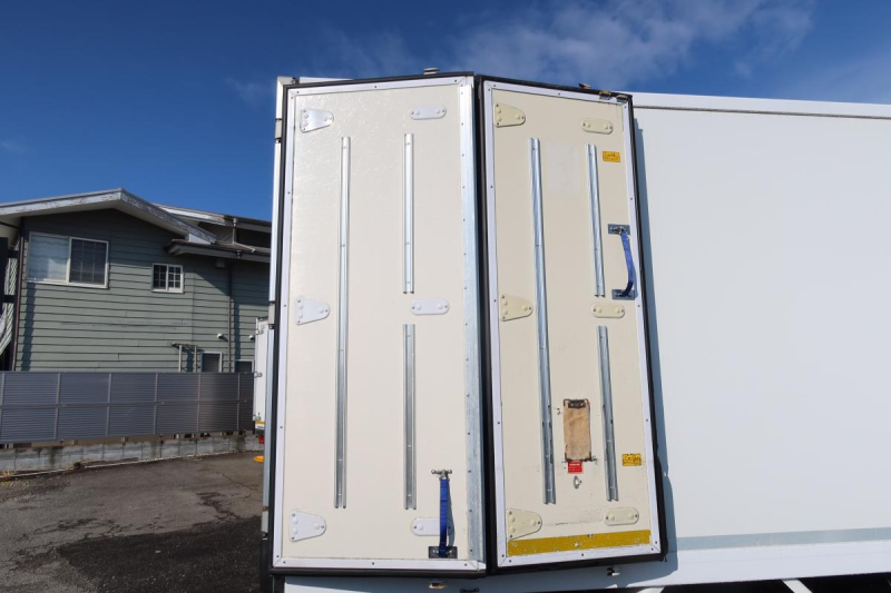 ワイド幅 冷蔵冷凍車 東プレ-5℃  AT車|中古トラックの販売・買取・査定のアイナビ