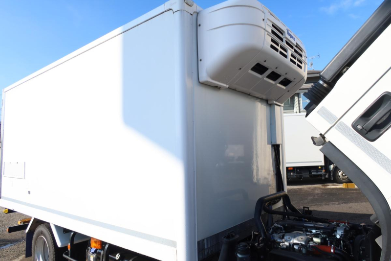 ワイド幅 冷蔵冷凍車 東プレ-5℃  AT車|中古トラックの販売・買取・査定のアイナビ