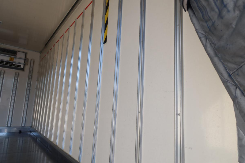 ワイド幅 冷蔵冷凍車 東プレ-5℃  AT車|中古トラックの販売・買取・査定のアイナビ