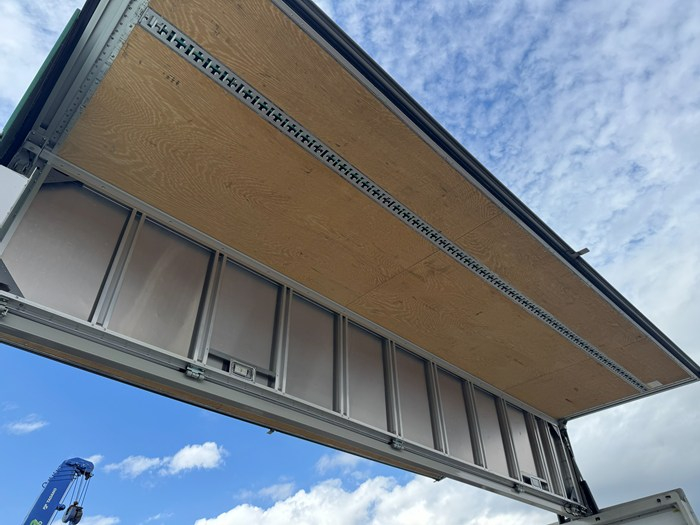 平成27年式☆ファイター中型増トン 6200標準PG付|中古トラックの販売・買取・査定のアイナビ