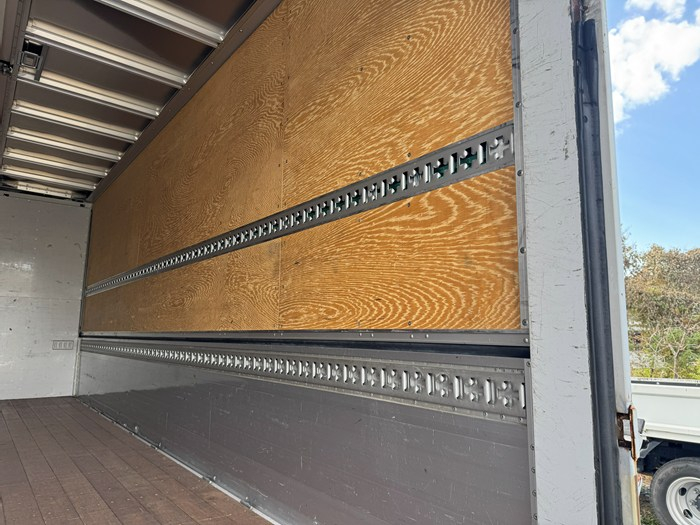 平成27年式☆ファイター中型増トン 6200標準PG付|中古トラックの販売・買取・査定のアイナビ