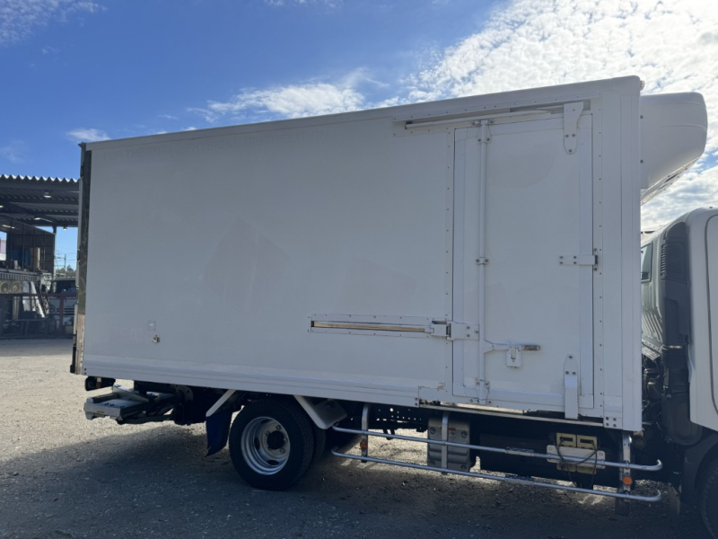 ワイドロング低温パワーゲート両側SD車検付AT|中古トラックの販売・買取・査定のアイナビ