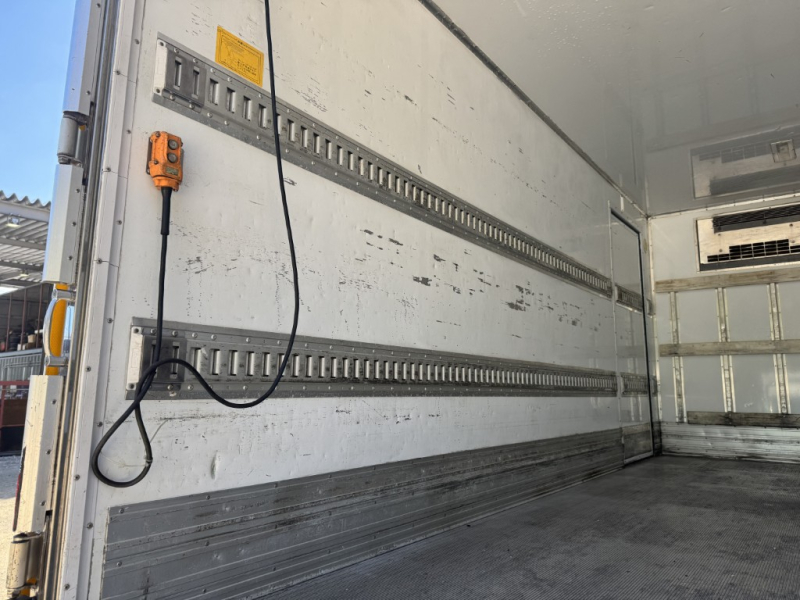 ワイドロング低温パワーゲート両側SD車検付AT|中古トラックの販売・買取・査定のアイナビ