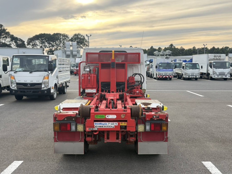 新明和アームロール CCA22-12T ツインホイスト|中古トラックの販売・買取・査定のアイナビ