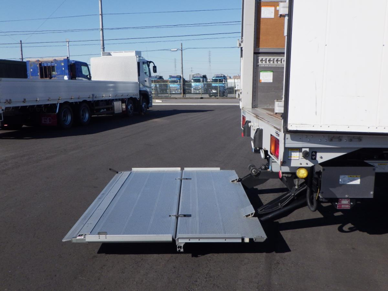 62ワイド 後輪エアサス 格納ゲート 積載2.35t 車検R8.4月迄|中古トラックの販売・買取・査定のアイナビ