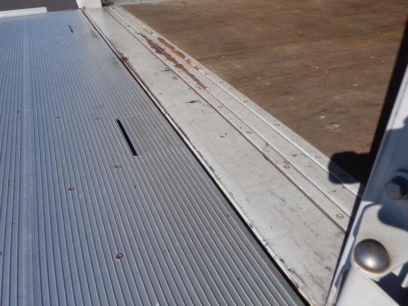 62ワイド 後輪エアサス 格納ゲート 積載2.35t 車検R8.4月迄|中古トラックの販売・買取・査定のアイナビ