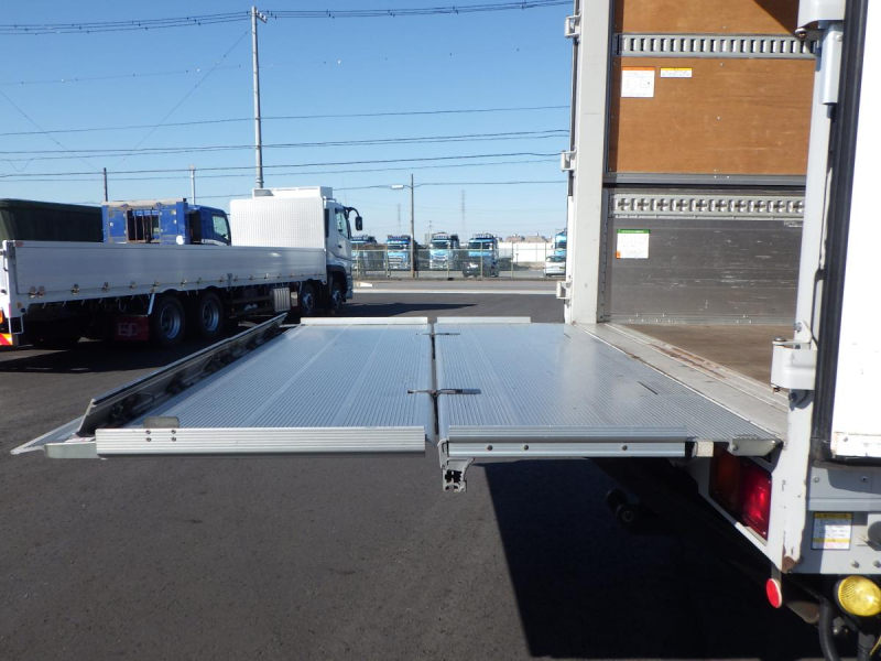 62ワイド 後輪エアサス 格納ゲート 積載2.35t 車検R8.4月迄|中古トラックの販売・買取・査定のアイナビ