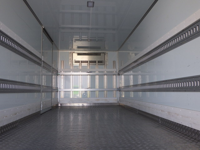 日野2KG-FD2ABA冷凍車4tワイド格納式P/G付|中古トラックの販売・買取・査定のアイナビ