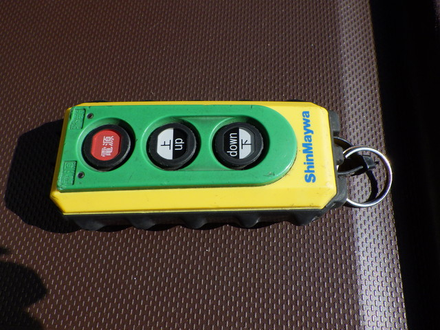 日野2KG-FD2ABA冷凍車4tワイド格納式P/G付|中古トラックの販売・買取・査定のアイナビ