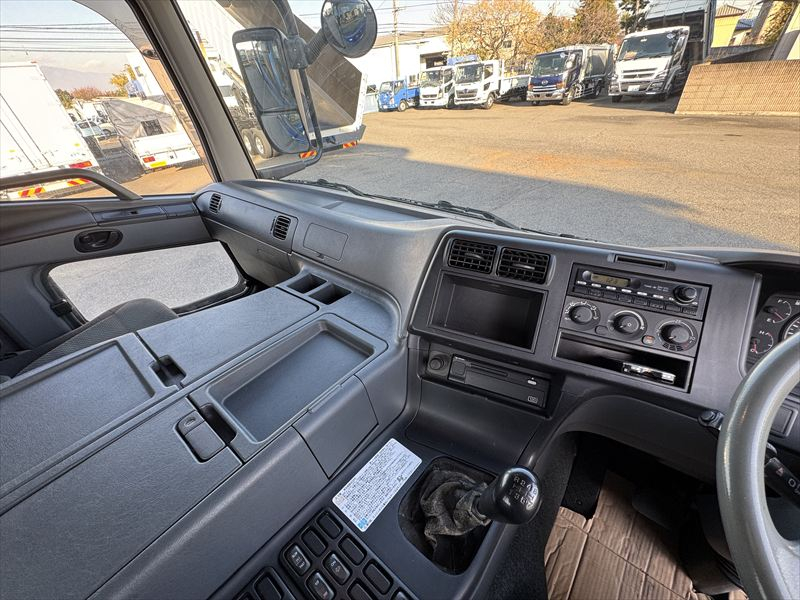 平ボディー L7.9m|中古トラックの販売・買取・査定のアイナビ