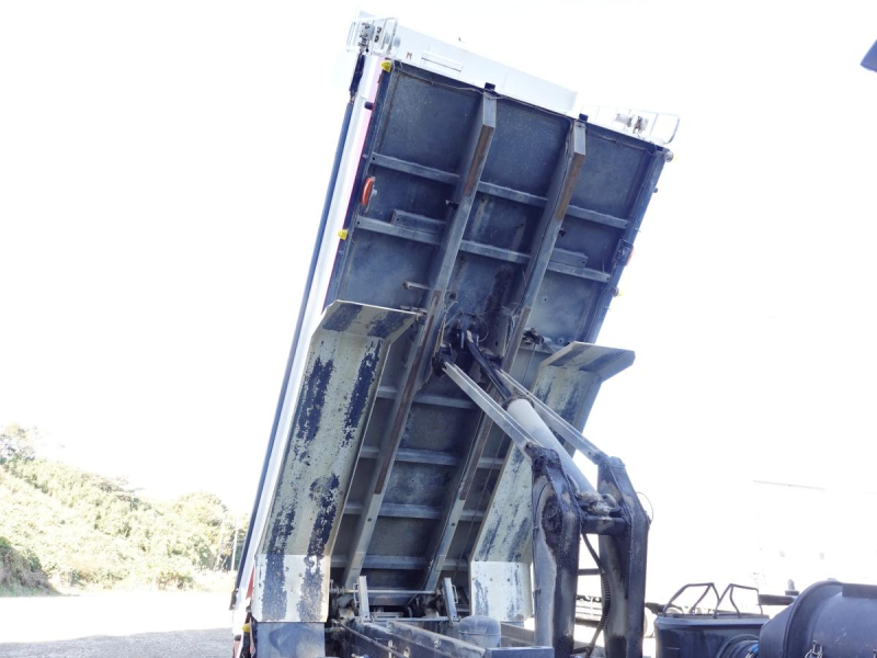 積載9t大型ダンプ|中古トラックの販売・買取・査定のアイナビ