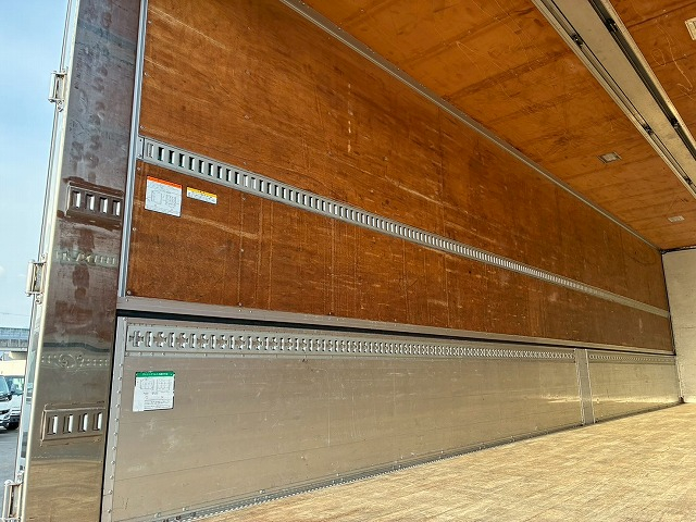 8×4スーパーハイルーフ日本フルハーフ後輪エアサス|中古トラックの販売・買取・査定のアイナビ