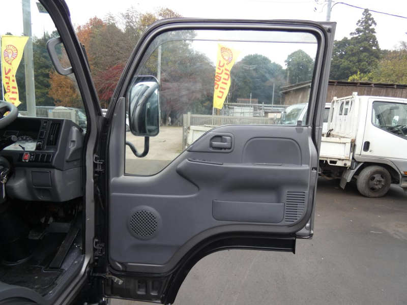 H28 2トン 平ボデー オートマ ETC|中古トラックの販売・買取・査定のアイナビ