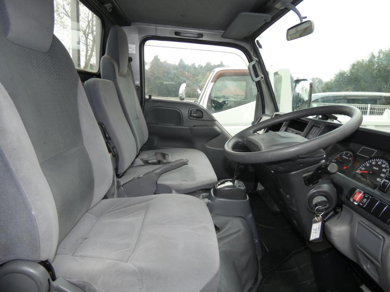 H28 2トン 平ボデー オートマ ETC|中古トラックの販売・買取・査定のアイナビ